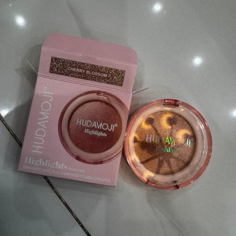 Highlighter Huda Cherry Blossom Shade