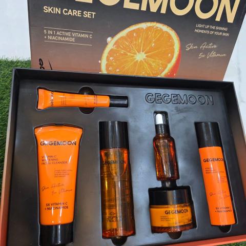 Niacinamide & Vitamin C Serum + Cleanser + Tooner + Day Night Creme + Lotion + Dark Circles Cream Gift Box Set 6 Pcs GegeMoon