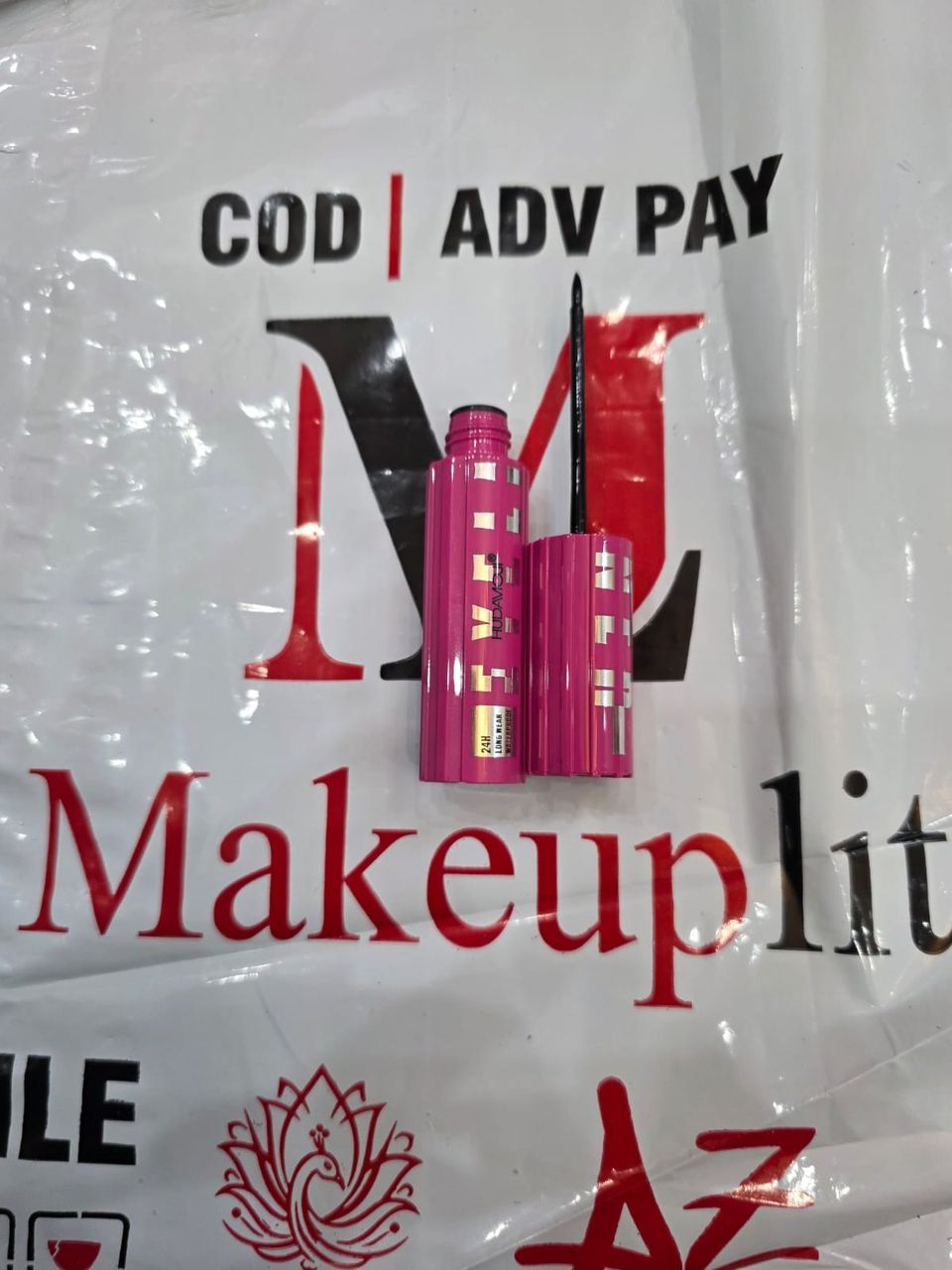 Huda Natural Curl Black Eye Liner